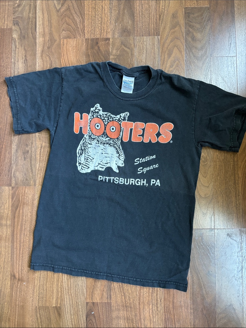 Vintage ✨Hooters T-shirt